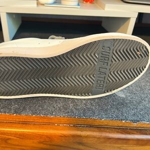 P448  John Sneaker Size 40 - Barley Worn